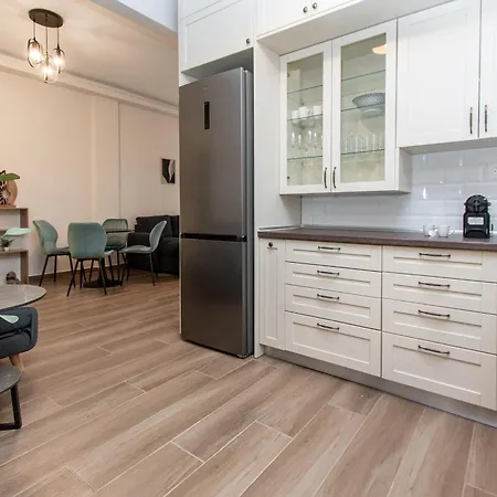 Mainavenue Living Aristotelous